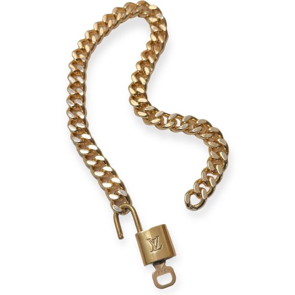 BACK IN STOCK!!! LOUIS VUITTON Padlock Choker Necklace, Gold - Picture 4 of 7